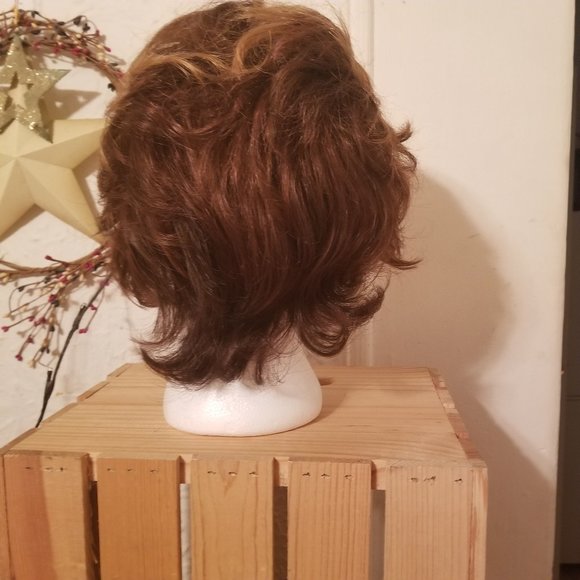 Wig - Picture 5 of 9